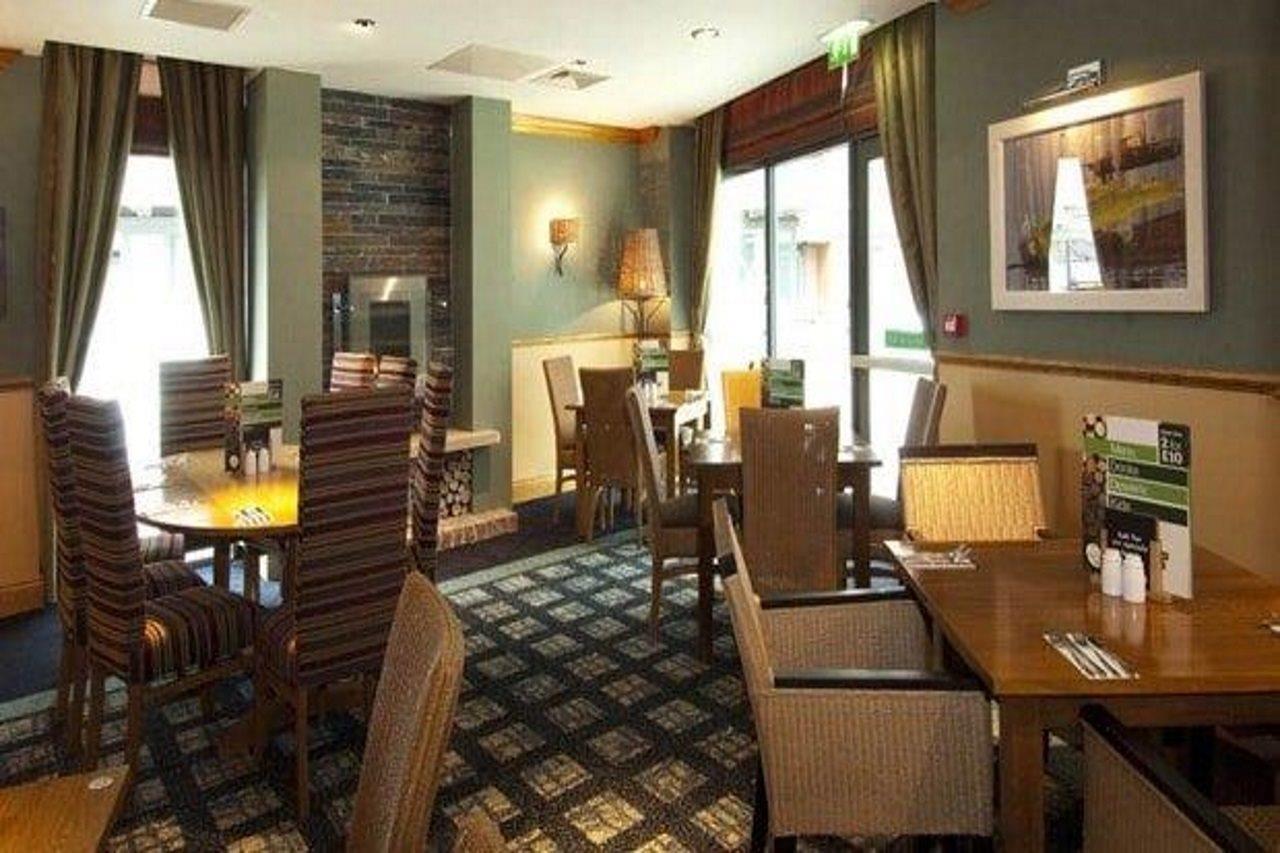 Premier Inn Manchester 치들 외부 사진