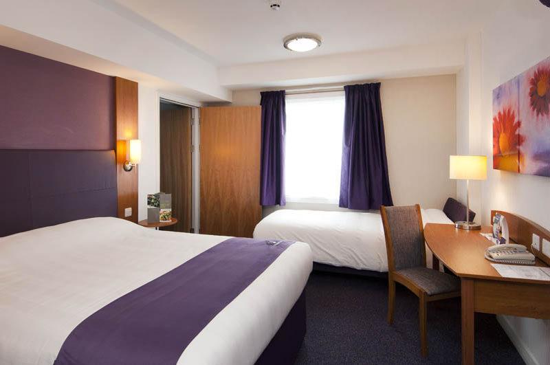 Premier Inn Manchester 치들 외부 사진
